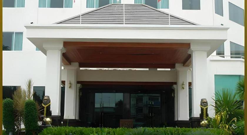 Sri U-Thong Grand Hotel Suphan Buri Exterior foto